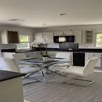 5 Bedroom House In Beverly Hills
