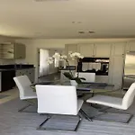 5 Bedroom House In Beverly Hills