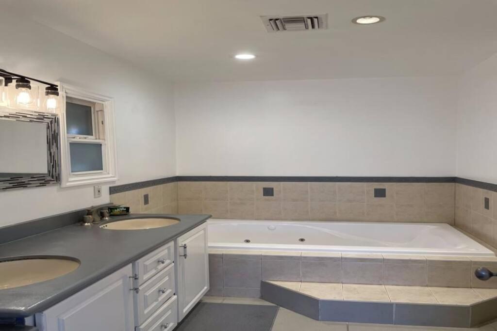 Holiday home 5 Bedroom House In Beverly Hills *