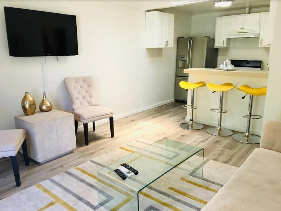 5 Bedroom House In Beverly Hills