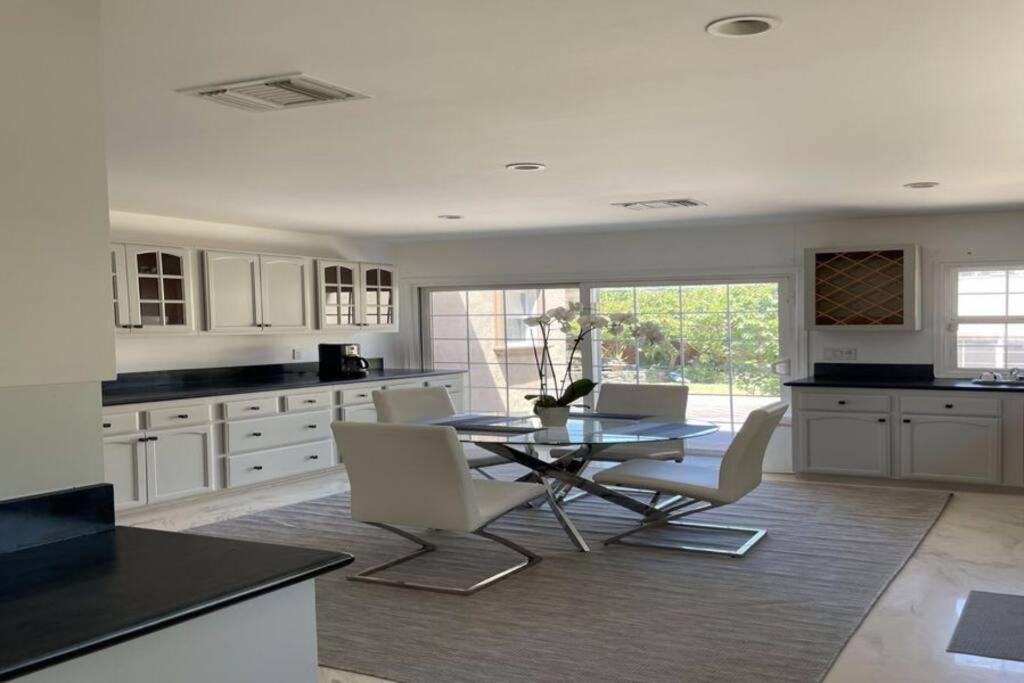 Holiday home 5 Bedroom House In Beverly Hills *