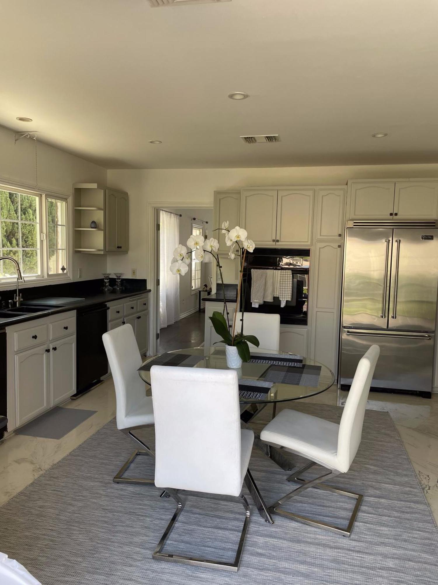 5 Bedroom House In Beverly Hills Holiday home *