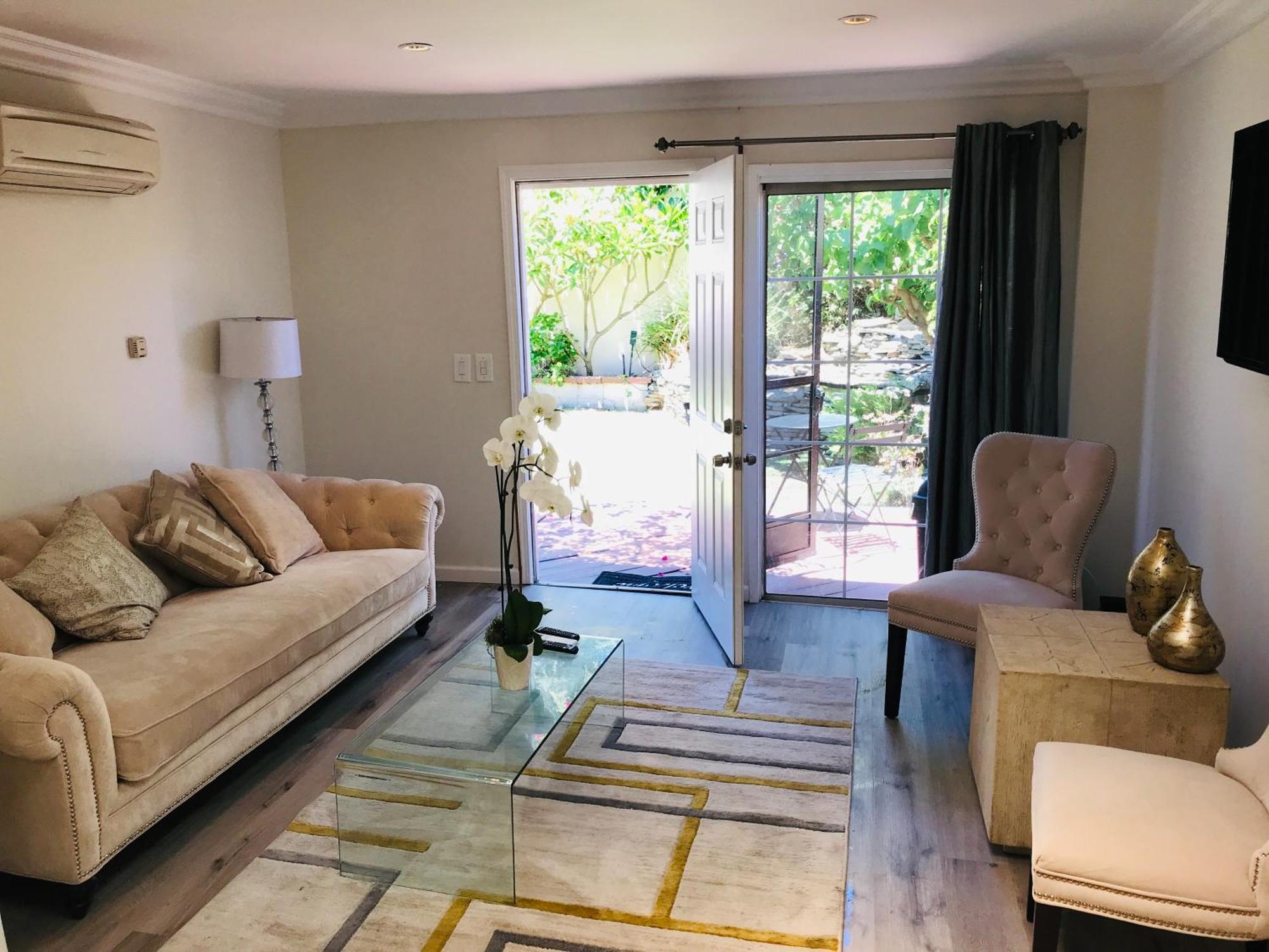 5 Bedroom House In Beverly Hills *
