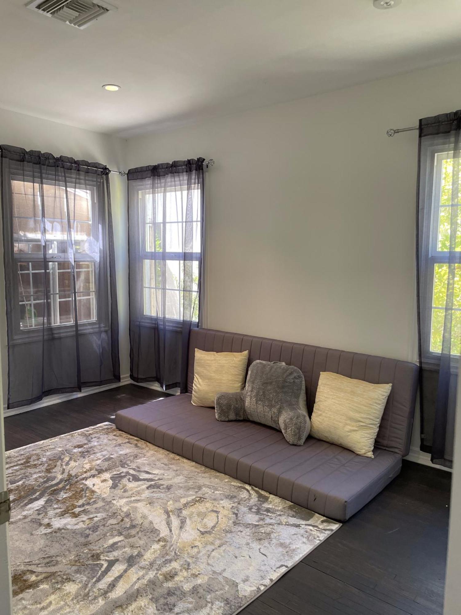 5 Bedroom House In Beverly Hills *